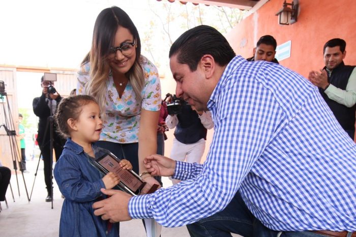 ALCADE DE RAMOS ARIZPE ENTREGA DE APOYOS A ESTANCIAS INFANTILES  
