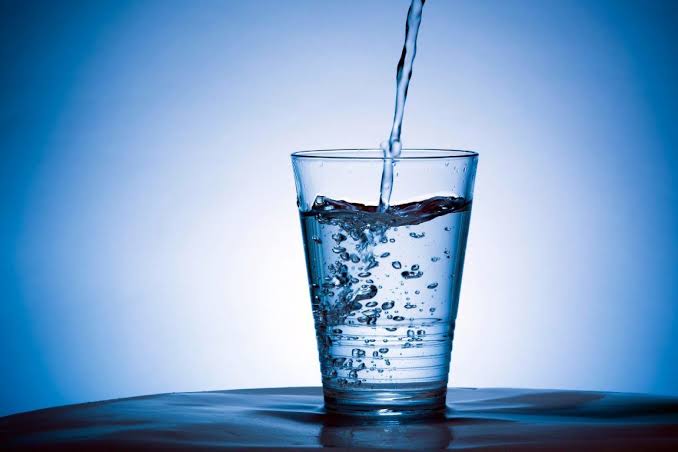 Benéficos de beber Agua Alcalina.