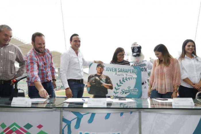 Presentan Alcalde y Saraperos tarjeta “Joven Sarapero”