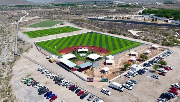 Entrega Miguel Angel Riquelme Solis Unidad recreativa y Deportiva ‘La Parcela’ en Arteaga Coahuila.