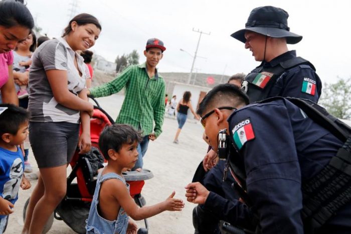 Conviven policías con niñas y niños de Saltillo