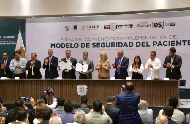 ES RIQUELME PRIMER GOBERNADOR EN FIRMAR CONVENIO PARA EL MODELO DE SEGURIDAD DEL PACIENTE