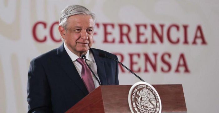 AMLO sugiere reforma constitucional para celebrar elección si pierde consulta de revocación