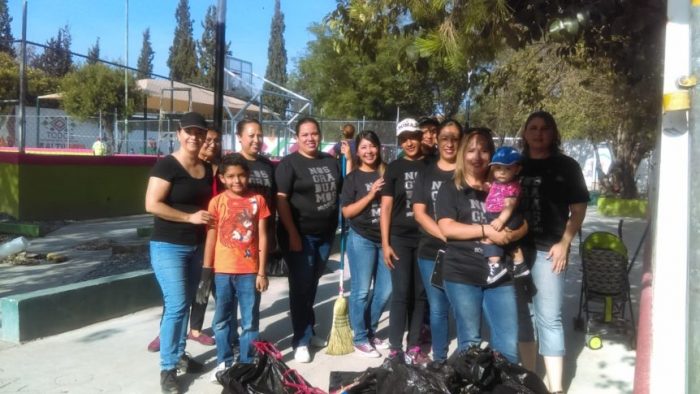 Se unen vecinos con el municipio para limpiar espacios públicos
