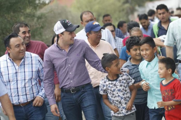 Cumple Alcalde con vecinos de Rincón de los Pastores