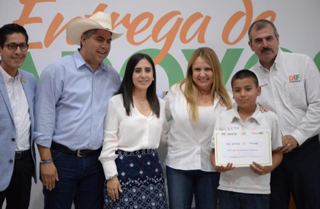 DIF COAHUILA ENTREGA APOYOS ADETI A ESTUDIANTES DE LA REGIÓN CENTRO-DESIERTO