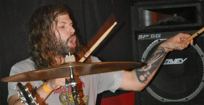 Asaltan y apuñalan al baterista de la banda Eyehategod en Guadalajara