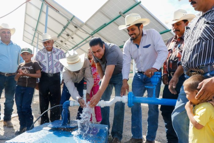 CHEMA MORALES ENTREGA PROGRAMA “TÚ ELIGES” EN EL EJIDO LAS COLORADAS