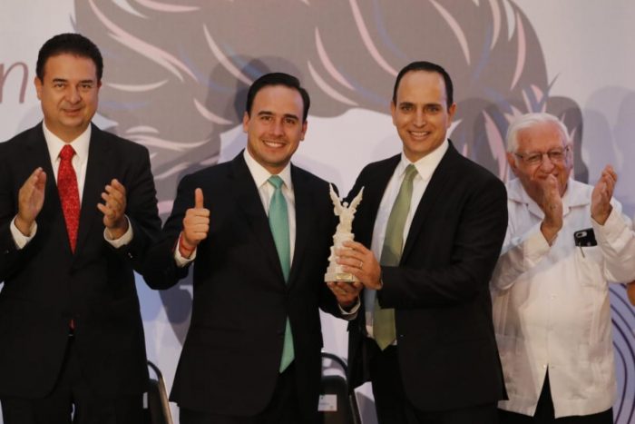 Alcalde entrega Presea Manuel Acuña 2019