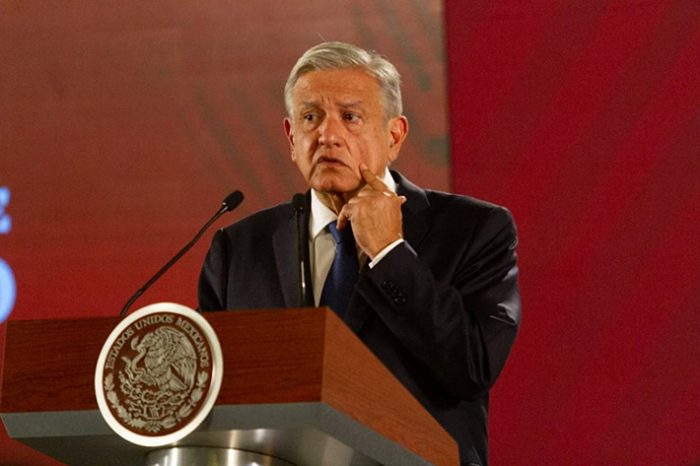 Las conversaciones con grupos armados enredan al Gobierno de México