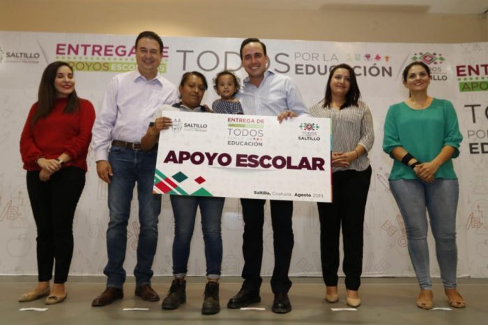 Entrega Alcalde apoyos escolares a jóvenes con discapacidad y a niños de estancias infantiles