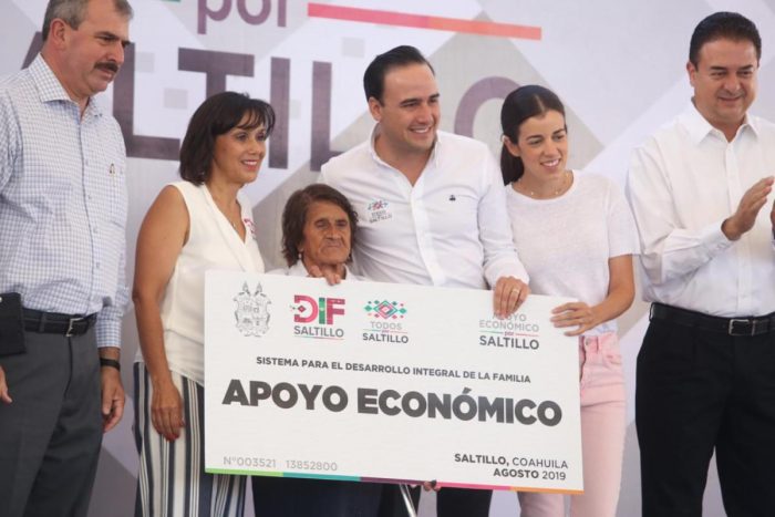 Entrega Manolo apoyos a más de 3 mil saltillenses en vulnerabilidad