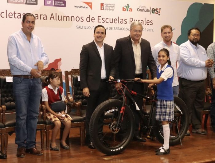 ENTREGA COAHUILA MIL 800 BICICLETAS A ESTUDIANTES DE ESCUELAS RURALES