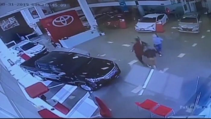 Grupos criminales extorsionan concesionarias de autos en Celaya, Guanajuato