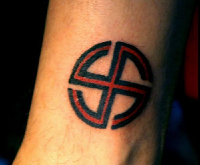 Por tatuaje antisemita lo despiden; SCJN determina que promueve discurso de odio