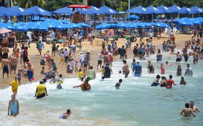 Cofepris alerta sobre playas sucias en Acapulco