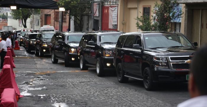 Atole con Avión y Blindadas de AMLO