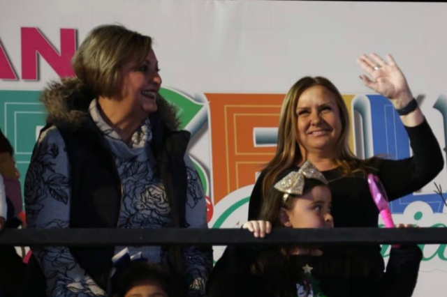 LUZ Y MAGIA CAUTIVA A FAMILIAS DE MÚZQUIZ