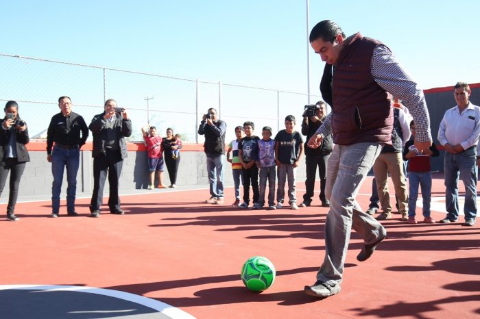CHEMA MORALES ENTREGA LA PRIMERA PLAZA REHABILITADA