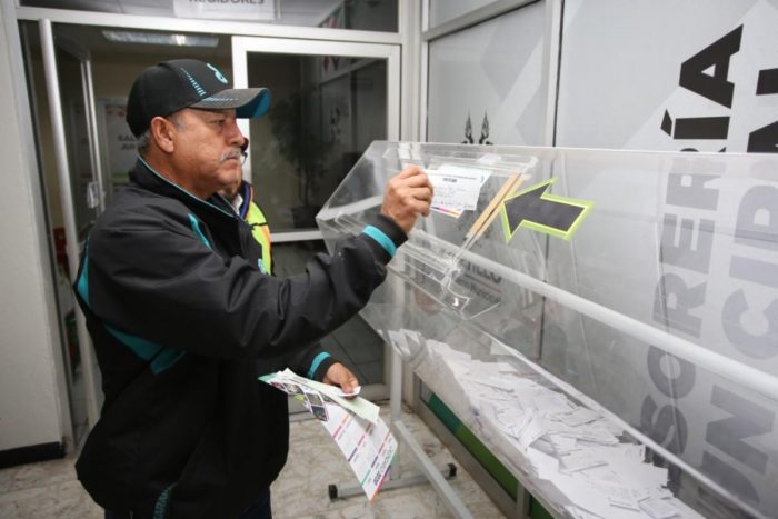 Acuden ciudadanos a cumplir con su predial; Todos por Saltillo