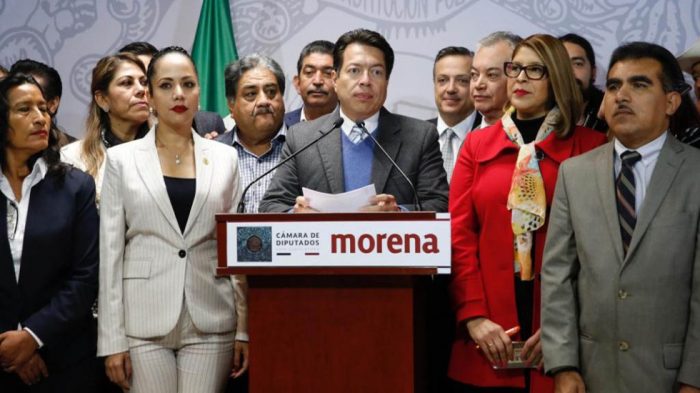 Funcionarios de Morena Obligados a comprar boleto para rifa de Avión