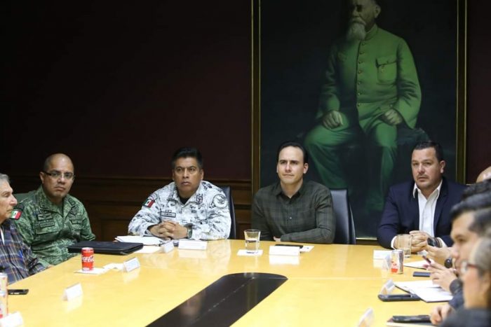 Brindan seguridad con operativo de revisión de taxis