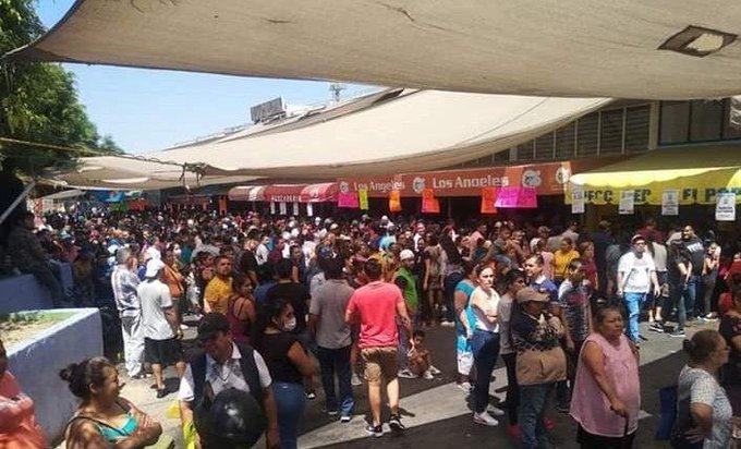 Condena Enrique Alfaro asistencia de miles al Mercado del Mar en plena Emergencia Sanitaria