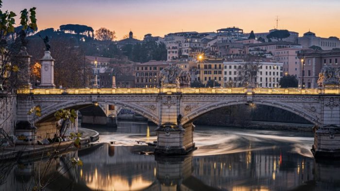 Detectan presencia de Covid-19 en aguas de Roma y Milán