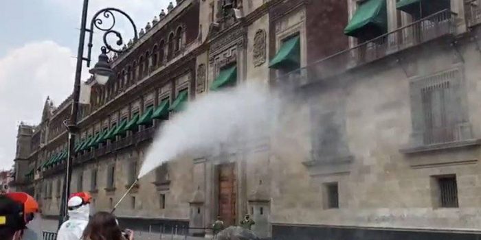 Encuentran a persona muerta afuera de Palacio Nacional