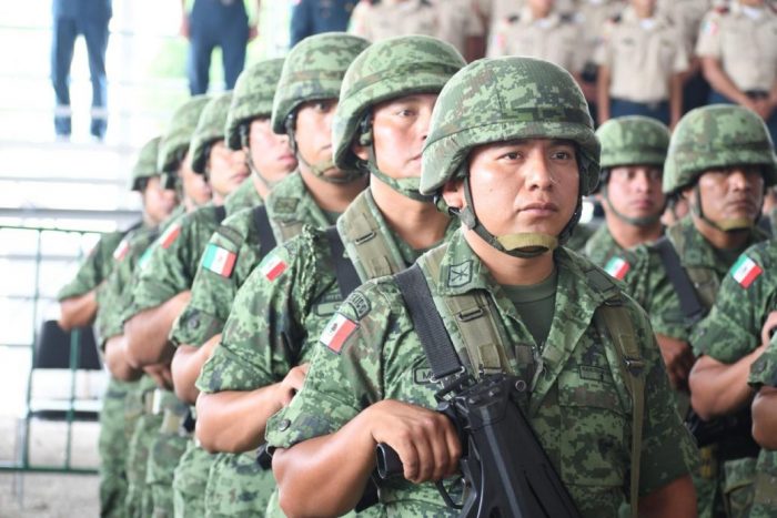 AMLO legaliza intervención militar en 12 tareas policiales; ONG acusan falta de plazos y controles