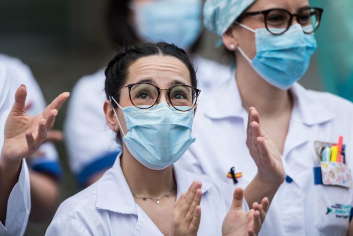 En España el número de fallecidos por coronavirus cae a 164, el menor en un mes y medio