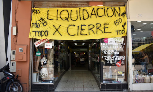 Se desploma economía, cierran a diario cientos de negocios