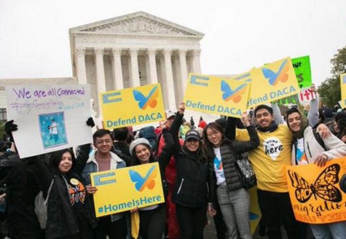 Corte Suprema de EU falla a favor de DACA