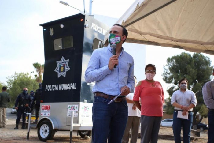 Entrega Manolo más casetas móviles de seguridad en colonias