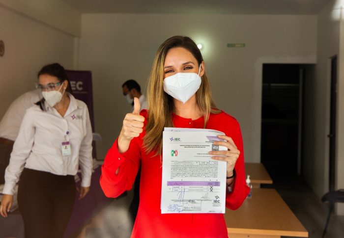 Edna Davalos se registra como candidata a Diputada por el distrito 12