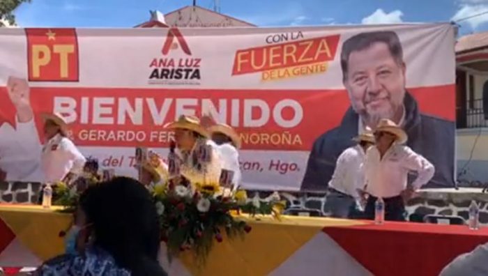 Le lanzan huevos a Noroña otra vez en Hidalgo