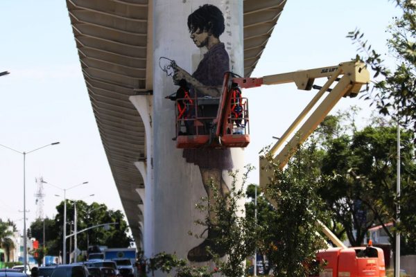Así va quedando la nueva galería de arte público en la línea 3 del tren ligero en guadalajara.