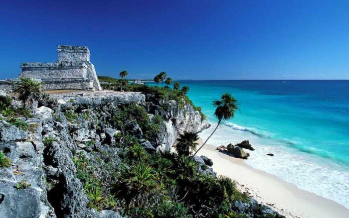Anuncia AMLO construcción de aeropuerto en Tulum