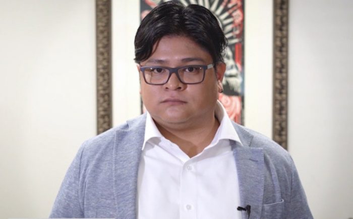 Gibrán Ramírez estalla contra el INE por encuesta de Morena: "estoy encabronado por este fraude"