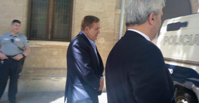 Alonso ancira se presenta para reingreso a prisión en España