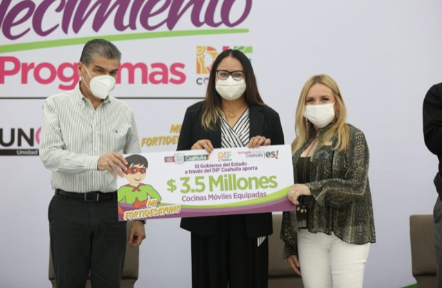 ENTREGAN MARS Y MARCELA GORGÓN MÁS APOYOS A FAMILIAS COAHUILENSES