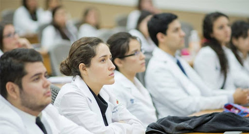 Gobierno duplica número de plazas del examen de residencias médicas