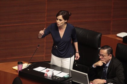 Lilly Téllez pide a López-Gatell responder por qué comprar una vacuna que no avala la OMS