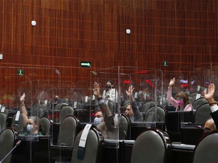 Avanza la reforma a la ley eléctrica  de AMLO en la Cámara de Diputados.