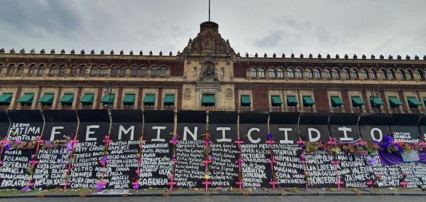 Cierran los accesos al Zócalo por marchas del 8M