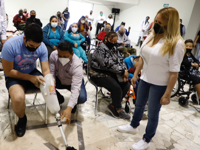 ENTREGA MARCELA GORGÓN APARATOS FUNCIONALES EN TORREÓN