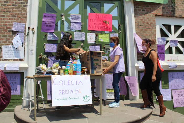 Alumnos hacen colecta para maestra que fue golpeada en Edomex
