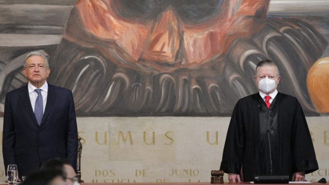 Ampliar mandato de Zaldívar abre la puerta a la reelección de AMLO: especialistas