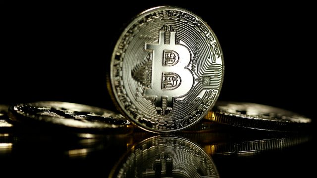 Bitcoin encarrerado: sube a 30 mil dólares por primera vez desde junio