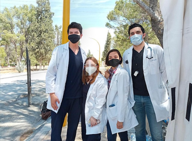 Mientras PRI y Morena pelean protagonismo en vacunas, Jóvenes hacen la tarea